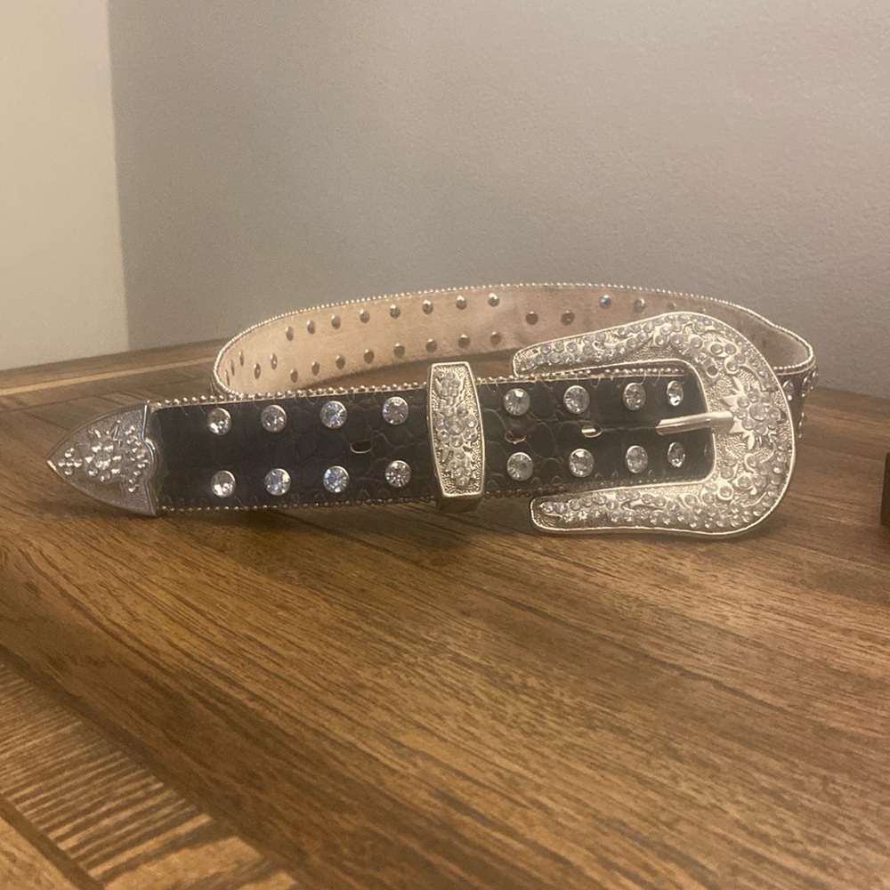 Leather Belt With Lots  of Bling! EUC